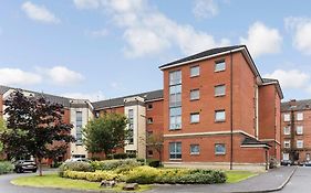 Lovely 2-Bedroom Flat With Free Parking